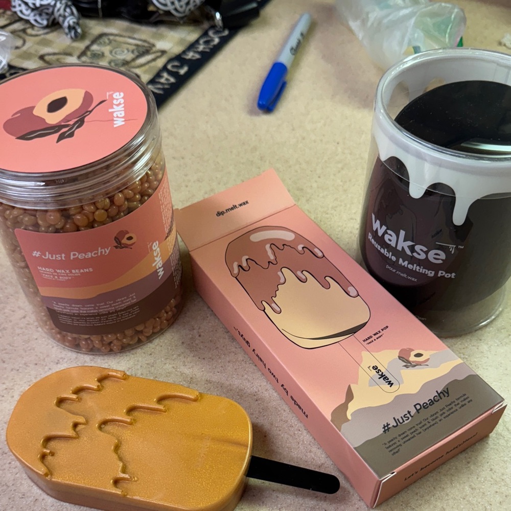 Just Peachy Hard Wax Beans and Melting Pot Set with hard wax pop - Picture 3 of 6
